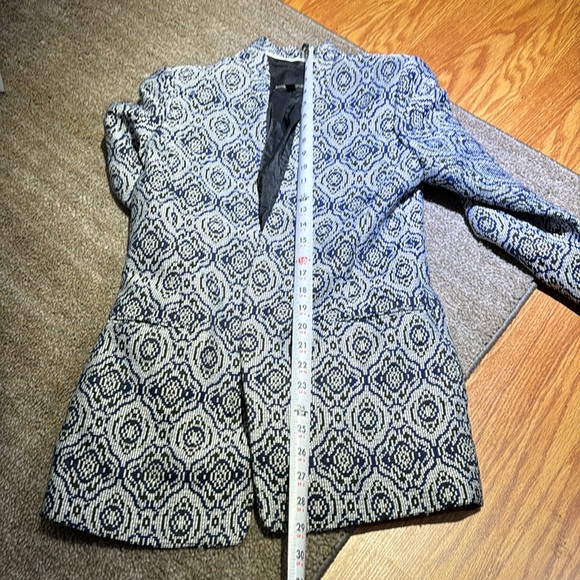 Women’s Banana Republic blazer blue white size 6tall.        Bx12 - Picture 4 of 6